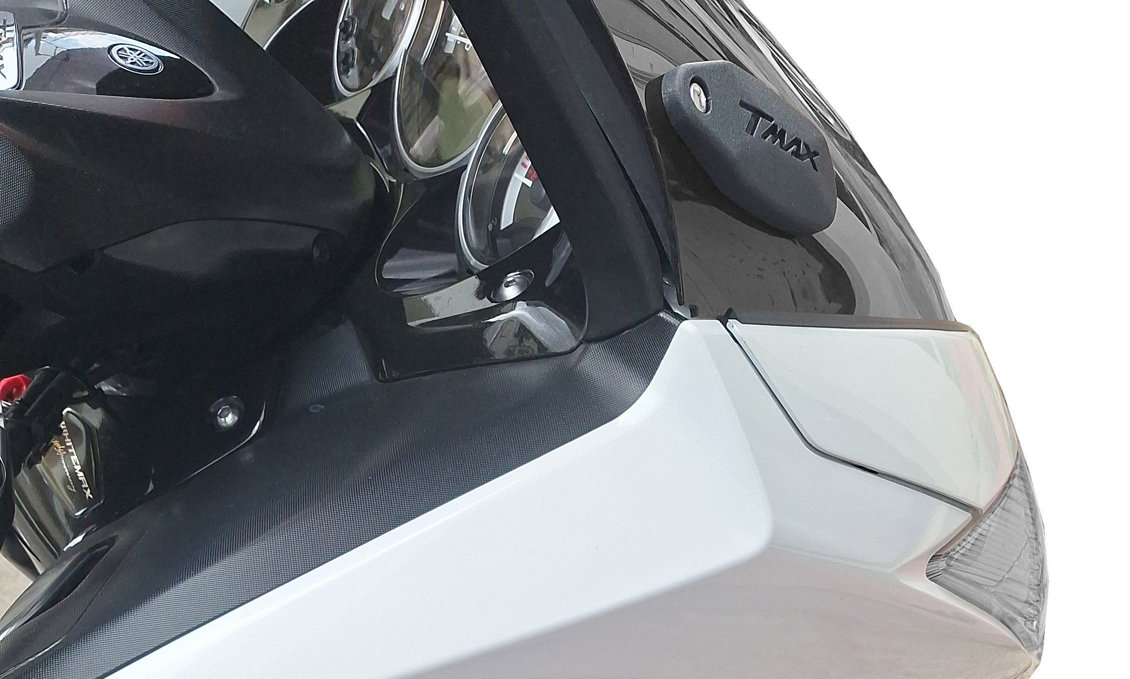 Mirror blanking plates compatible with Yamaha T-Max 500 2008-2011