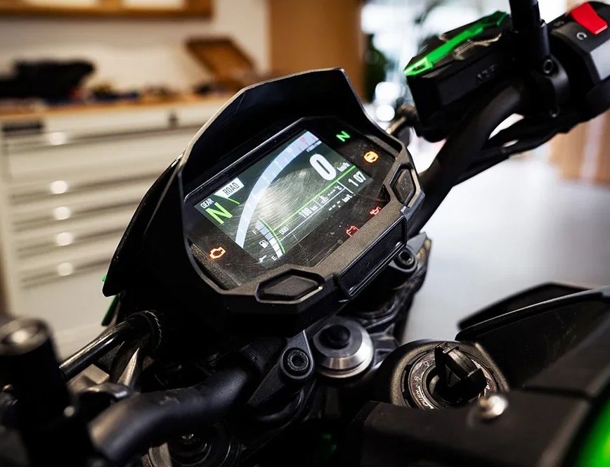 Dashboard cover with sunshade compatible with Kawasaki Z650 2020-2024