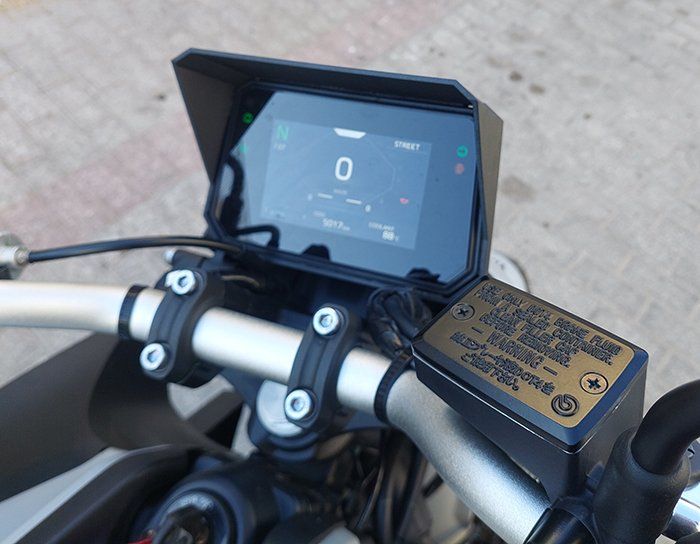 Dashboard cover with sunshade compatible with Yamaha MT-07 2025-