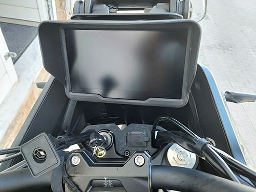 Dashboard cover with sunshade compatible with QJ Motor SVT 650 2023-2025