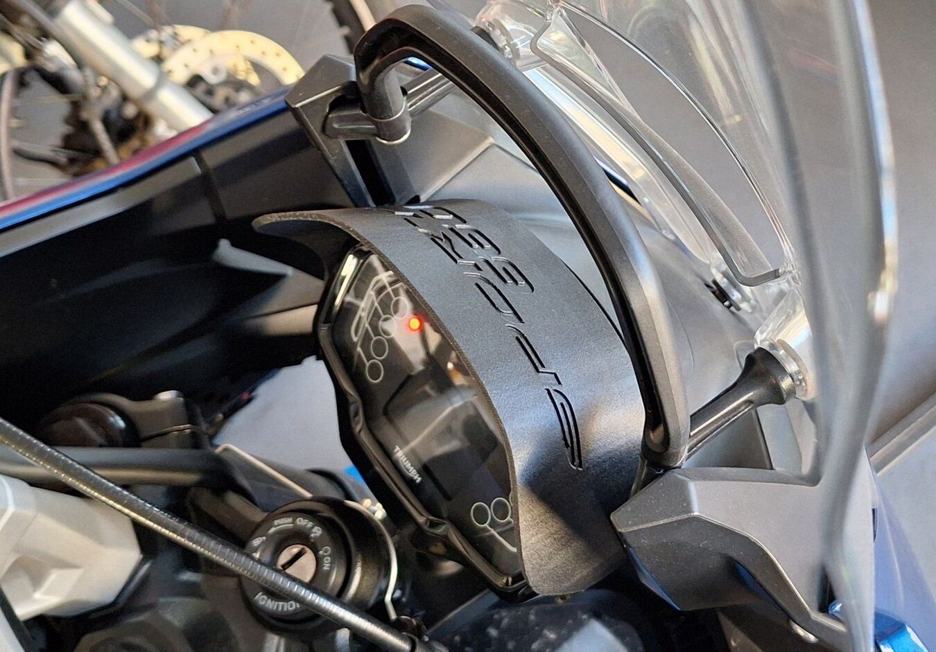 Dashboard cover with sunshade compatible with Triumph Tiger 660 Sport 2022-2025